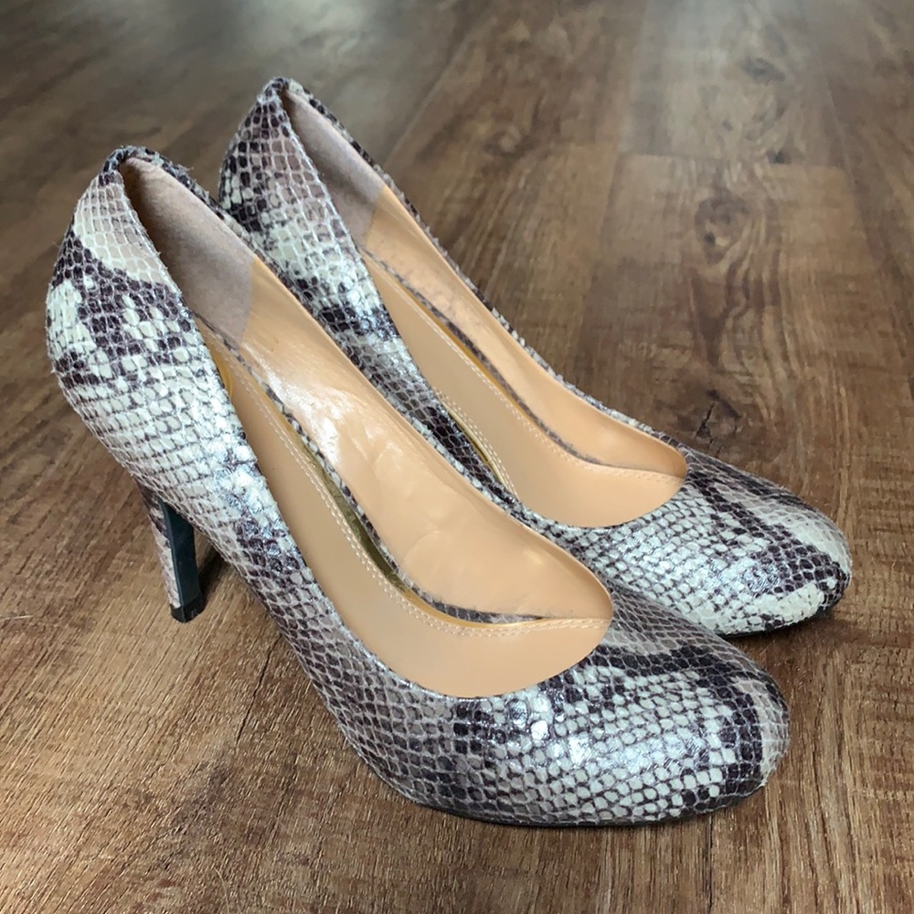 Jessica Simpson Snakeskin Pumps